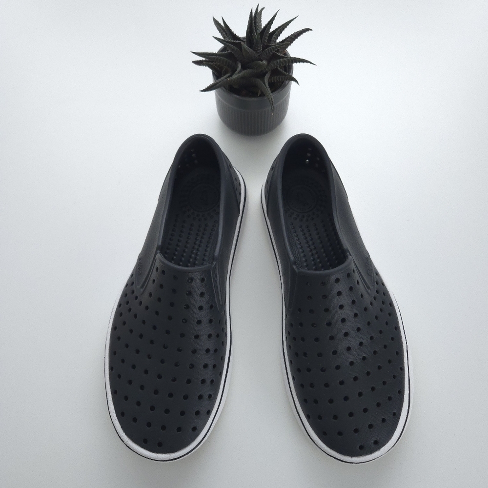 Native Shoes Youth 'Miles' Black Slip On Shoes size J3